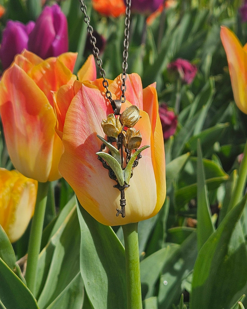 [Hoshibako Works] Flower Garden Knot Tulip Antique Pendant